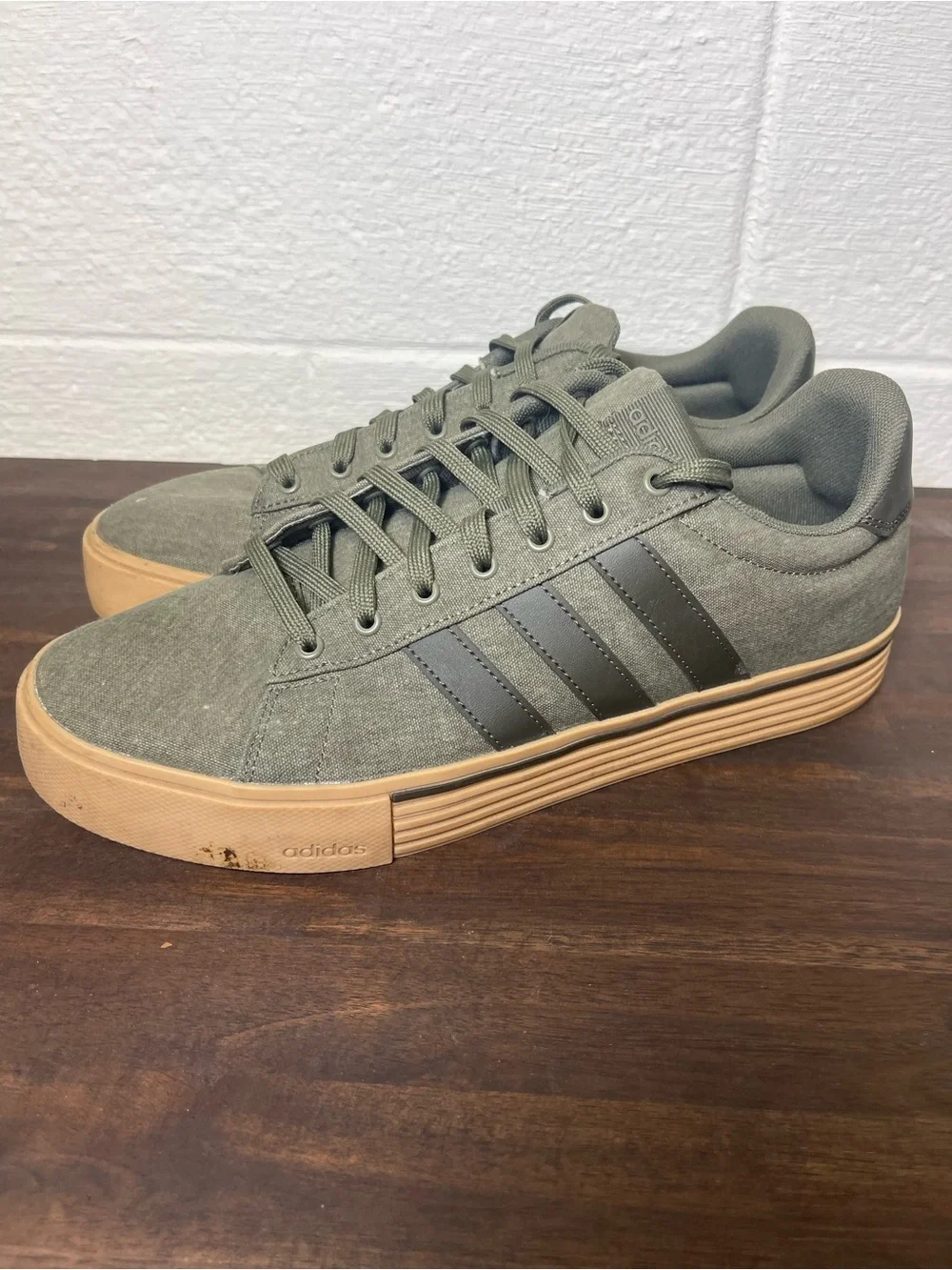 Adidas Men’s Daily 4.0 Canvas Sneakers Olive Green Gum Sole Casual Shoes Size 12